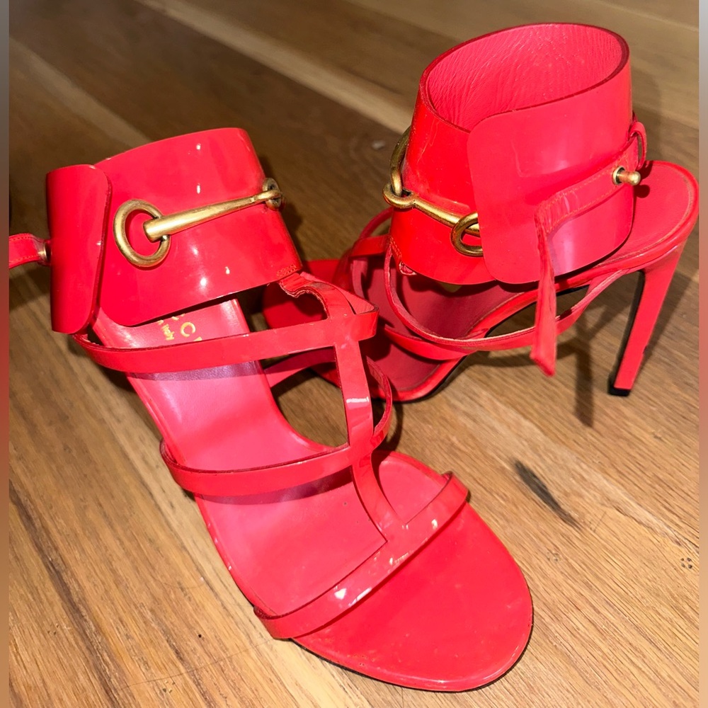 GUCCI Horsebit Patent Leather Gladiator Sandals Coral. Begonia Pink 💗